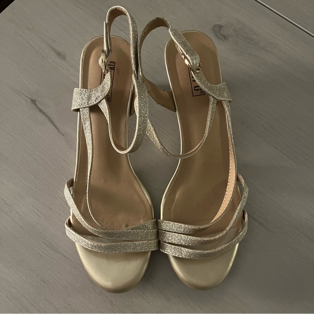 Elegant Gold Strappy Sandals